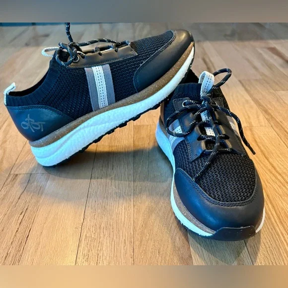 NEW OTBT Speed Sneakers Black Knit Leather Travel Sneakers Platform Lug Sole 7.5 - Picture 3 of 11